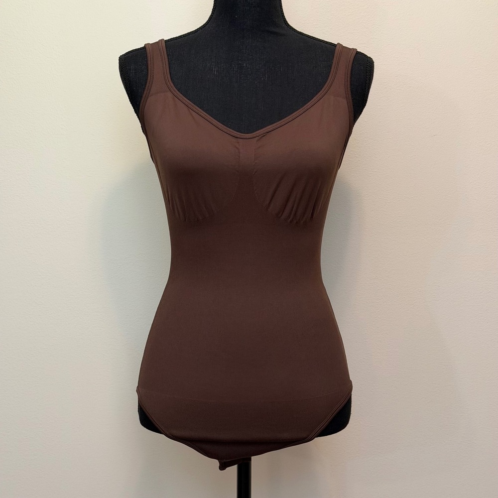 OQQ Brown Ribbed V-Neck Bodysuit Seamless Sleeveless Tank Top Womens L Shapewear